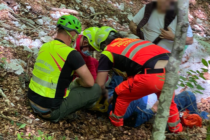 Anziano 82 enne precipita in un dirupo, intervento del CNSAS