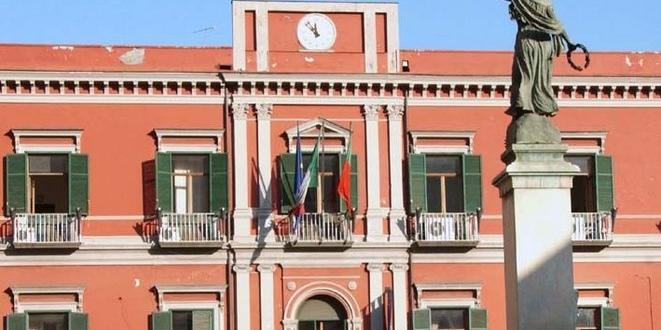 Pagani: bruciati bidoni nella notte