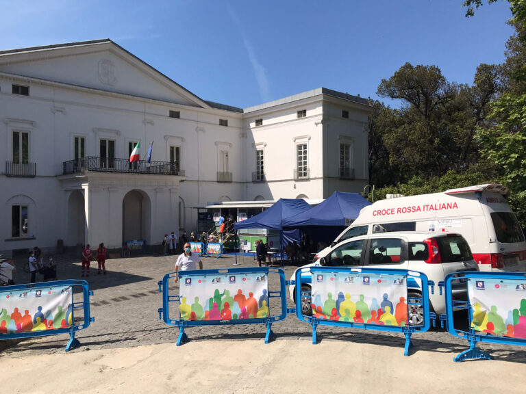 Napoli. Dopo il record di adesioni, continua la campagna vaccinale in Villa Floridiana