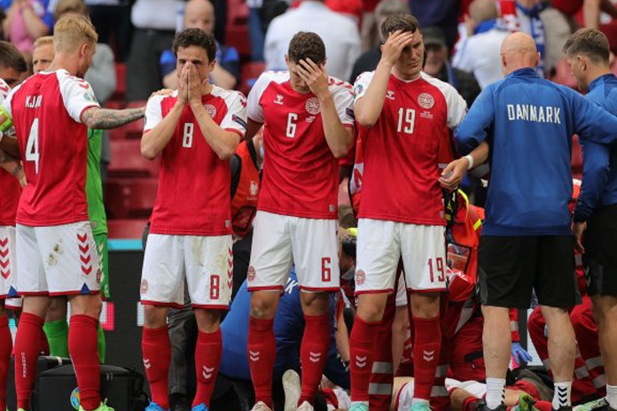 Euro 2020, malore per Eriksen che sviene in campo: Condizioni stabili