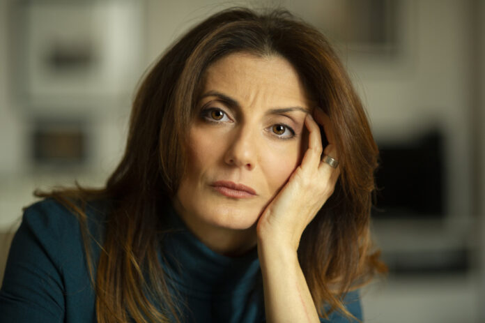 Libri. “Profumo comico di donna”, il nuovo libro di Maria Bolignano con la prefazione di Maurizio Casagrande