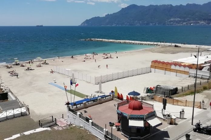 La segnalazione di “Coraggio Salerno” sulle delimitazioni degli stabilimenti balneari a Pastena e Mercatello
