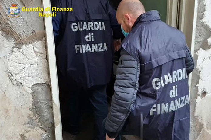 Angri, sequestrato olio di semi colorato spacciato per extravergine