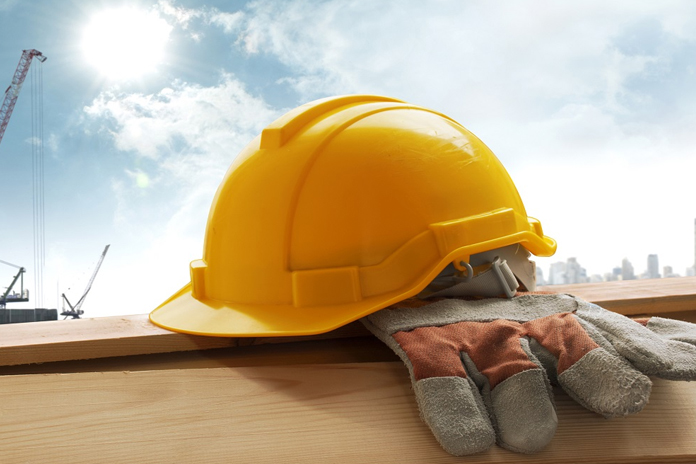 Incidenti sul lavoro: muore un operaio, precipita dal tetto di un capannone