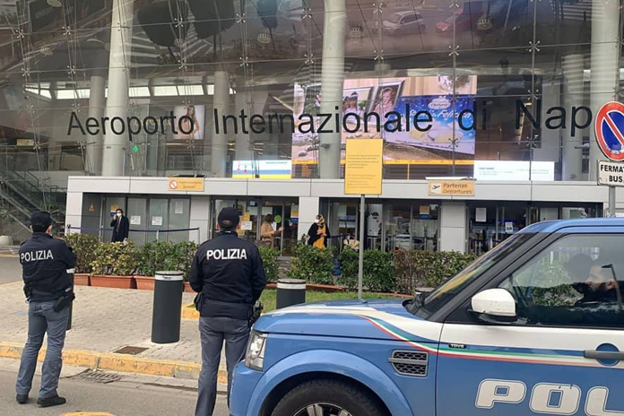 Napoli. Aereoporto con Polizia