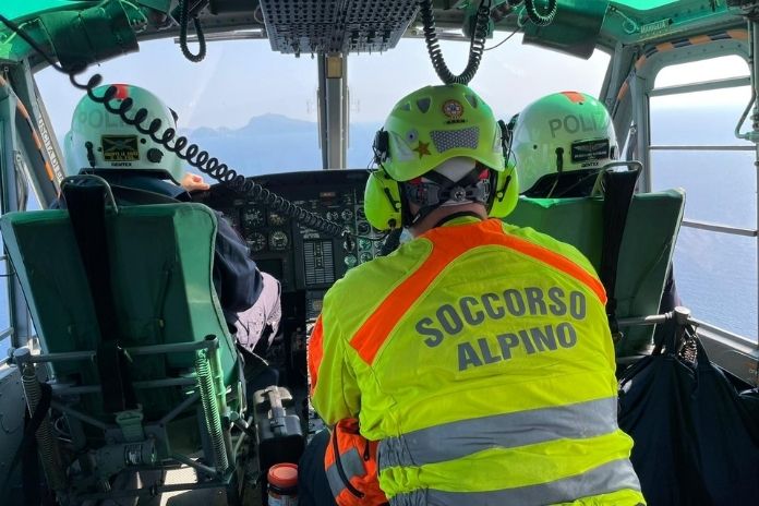 Capri. Gli uomini del CNSAS recuperano un pullman precipitato a Marina Grande