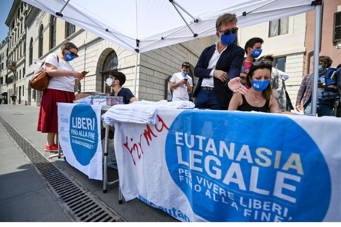 Battipaglia. Raccolta firme a sostegno della campagna per il Referendum Eutanasia Legale