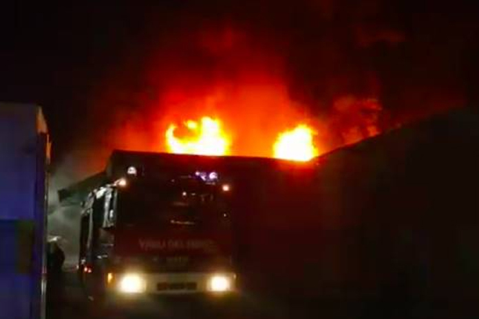 M5S, incendio nell’area industriale di Sarno: “Si effettuino i controlli sulle condizioni ambientali”