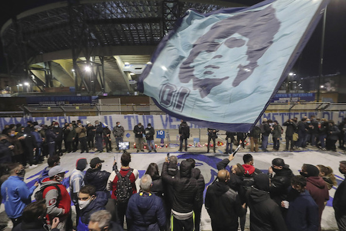 Calcio: al ‘Maradona’ niente bevande in bottiglie e lattine, c’è l’ordinanza del Comune