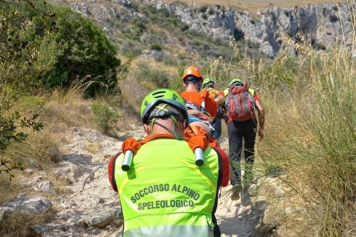 Massa Lubrense. Il Soccorso Alpino e Speleologico della Campania soccorre una donna a Ieranto