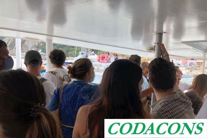 Codacons: “A Capri in traghetto si, ma a scuola no!”