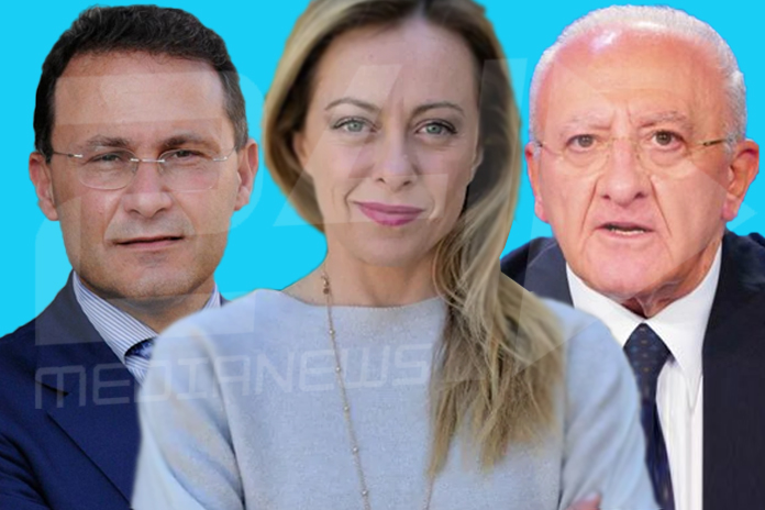 Sanità, De Luca vaniloquia. Cirielli (FdI): “Per nascondere la catastrofe sanitaria in Campania, attacca la Meloni”