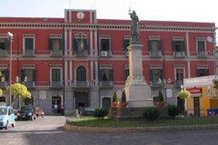 Pagani, l’opposizione chiede chiarimenti su “Street food”. Penalizza le attività locali