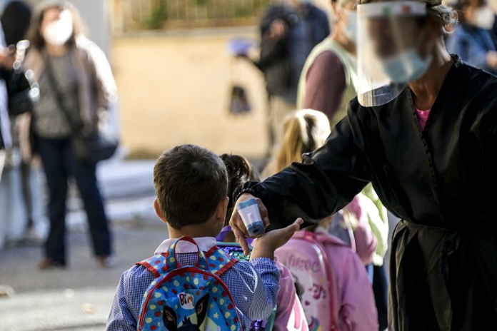 Ritorno a scuola in presenza per la Campania tra consensi e dissensi