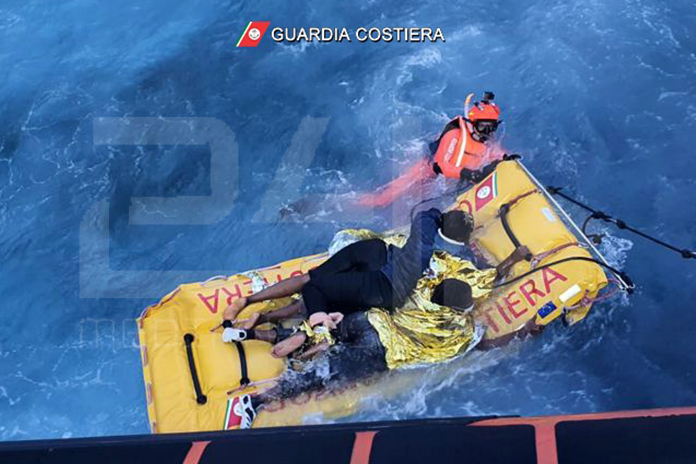 Lampedusa. Affonda barcone, 125 migranti salvati dalla Guardia Costiera