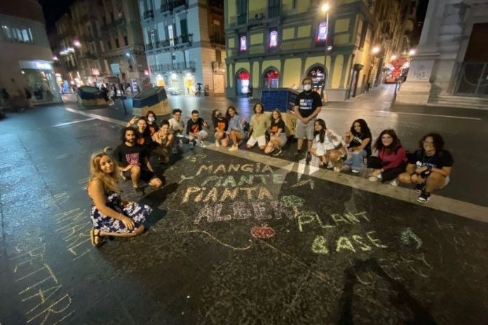 Napoli. Gli attivisti di Animal Save riuniti per World Wide Vegan Chalking Night