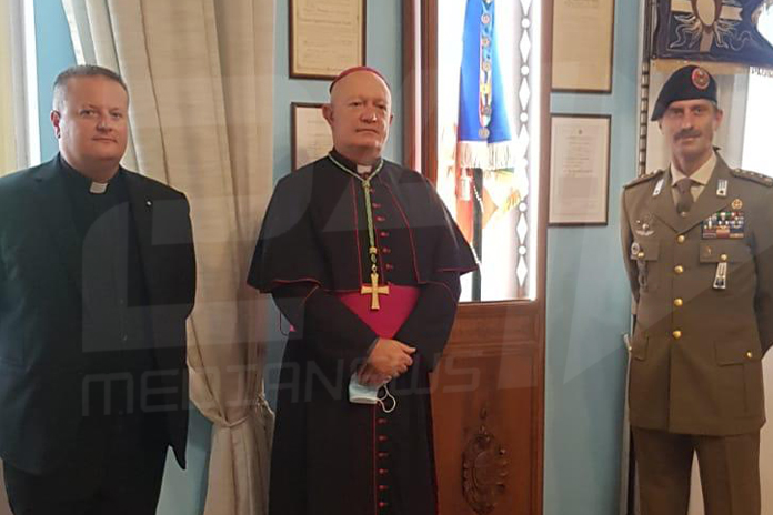 La visita dell’Arcivescovo Bellandi, alla Caserma “G. D’Avossa”, sede del 19° Reggimento Cavalleggeri Guide