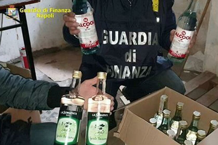 Grazie a notaio e Gdf stop a liquori e vini illegali, arresti
