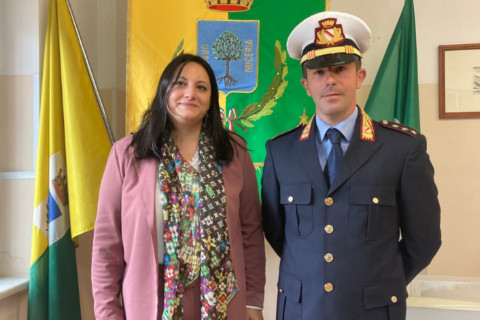 Nocera Superiore. Cinque nuovi dipendenti al Comune. Ad accoglierli, il sindaco ed il Segretario Generale