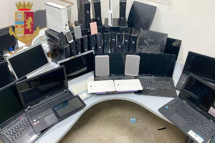 Napoli. Fermato marocchino e presunto ricettatore, deteneva materiale informatico e consolle