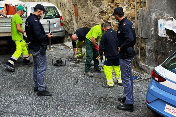 Napoli. Montecalvario: rimossi paletti abusivi