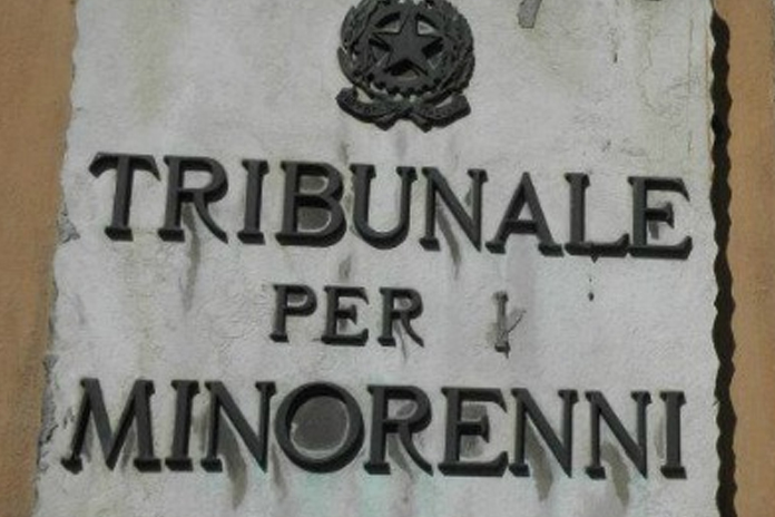 Tribunale per i minori di Napoli: emesse cinque misure restrittive della libertà personale