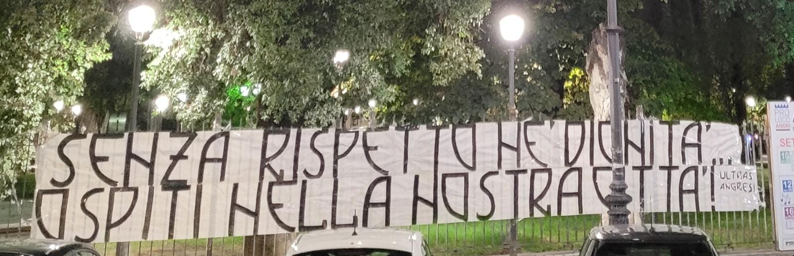 Angri, striscioni in città: il vento di protesta dei tifosi grigiorossi!