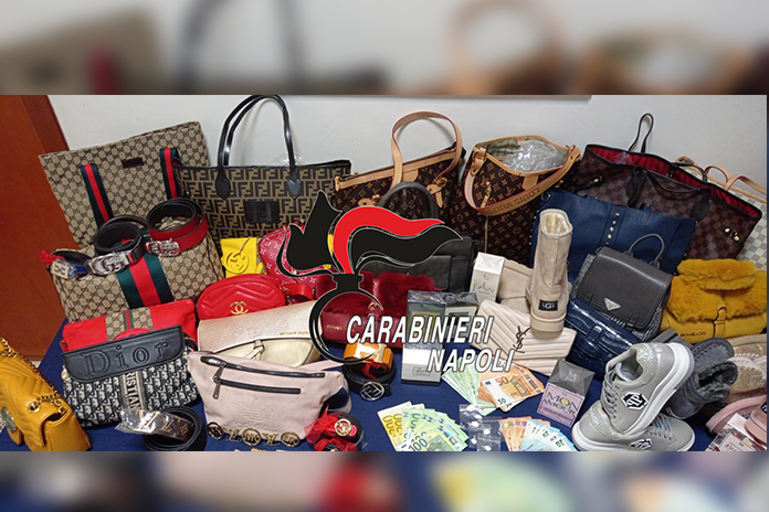 Ottaviano. Prende Reddito in casa ha droga, abbigliamento falso e 6500 euro in contanti. Arrestata 57enne