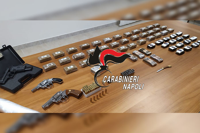 Ercolano: In casa armi e droga, arrestato 36enne dai Carabinieri