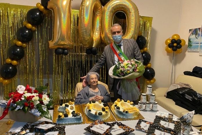 Scafati. I 100 anni di nonna Filomena: gli auguri del Sindaco Salvati