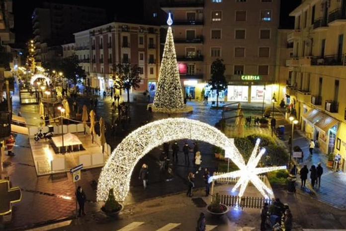 IlluminiAMO Salerno: la magia delle luci, i balconi si accendono mercoledì 8 dicembre