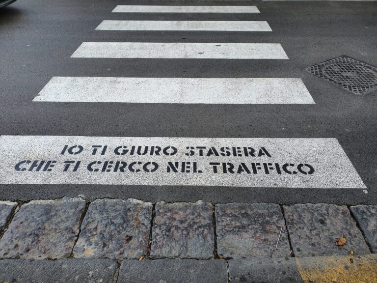 Nocera Inferiore. La città si sveglia con messaggi sulle strisce pedonali del centro