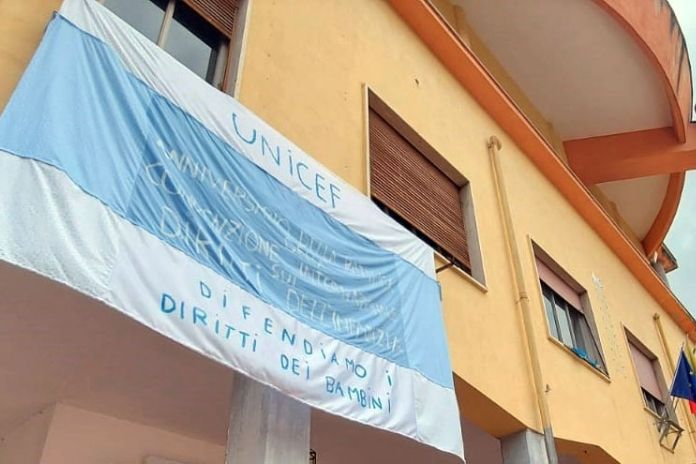 Roccapiemonte. Il Municipio si illumina di blu per la “Giornata sui diritti dell’infanzia”