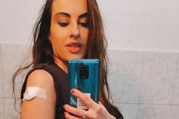 “Passiamo il Capodanno a casa e vacciniamoci”: l’appello dell’influencer Mafalda De Simone