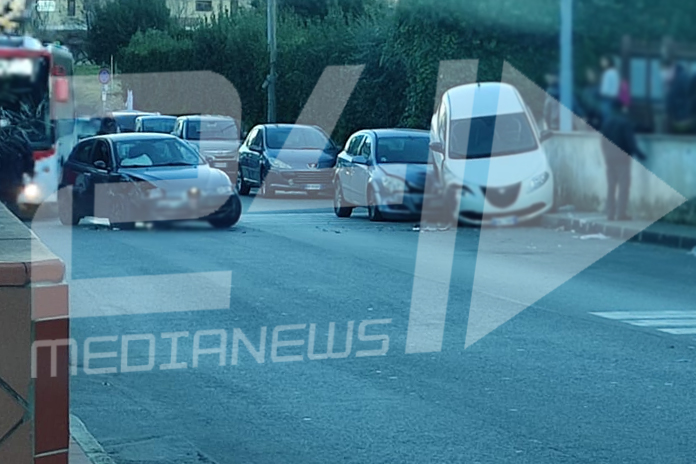 Angri. Incidente stradale in via Badia, coinvolte tre auto