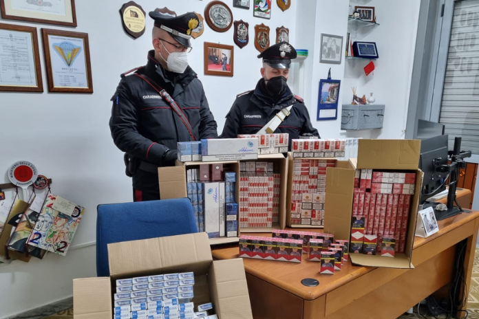 Terzigno. Una fabbrica abusiva di abiti e sigarette di contrabbando in casa, un arresto