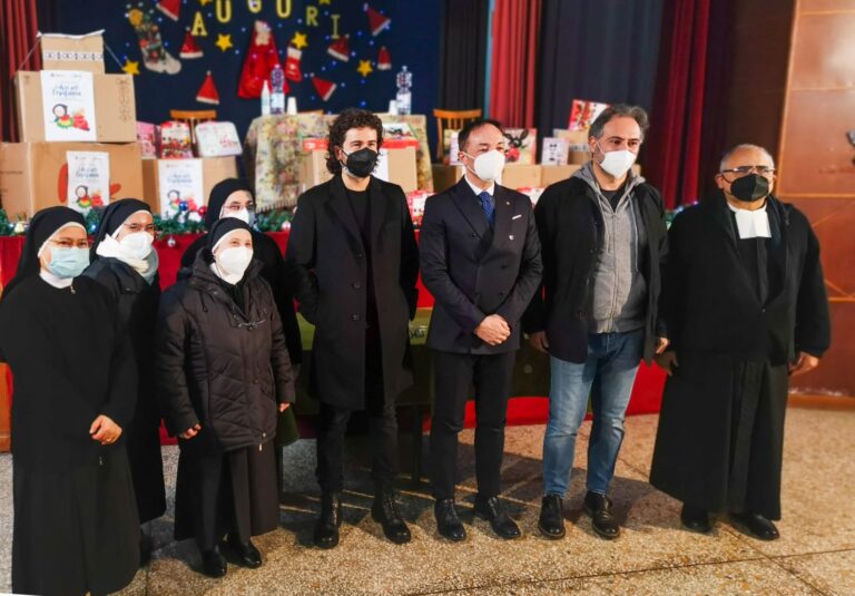 Confesercenti Campania. “Befana solidale 2022”: con Alessandro Siani donati 250 giocattoli ai bambini meno fortunati
