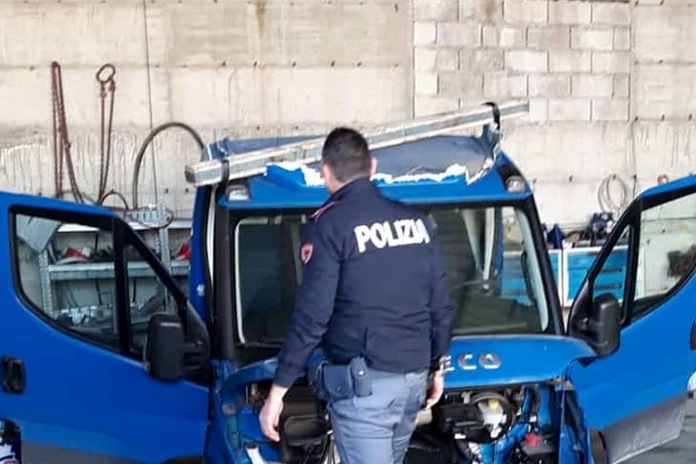 Saviano: scoperte auto rubate e smaltimento illecito dei rifiuti, due persone denunciate