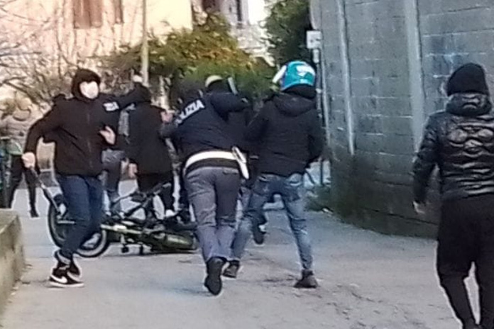 Polizia scontro Tifosi