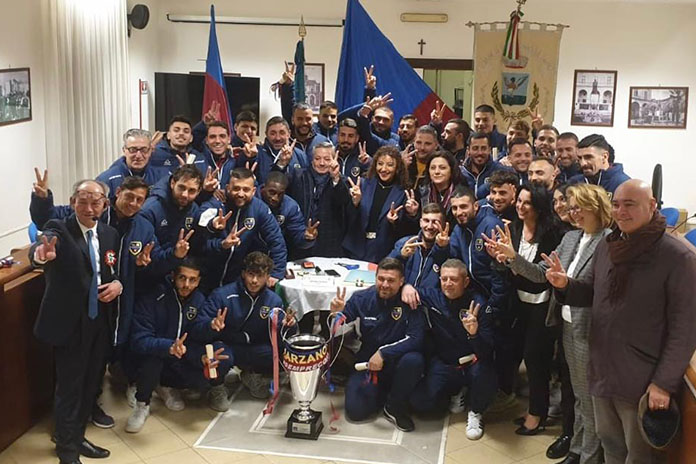 San Marzano sul Sarno. Coppa Italia festeggiata al Comune. La gioia della sindaca Zuottolo: “Siamo un miracolo sportivo grazie al presidente Felice Romano”