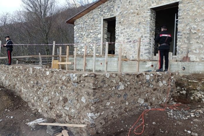 Agerola. Abusivismo edilizio nel parco dei Monti Lattari: 3 persone denunciate dai Carabinieri