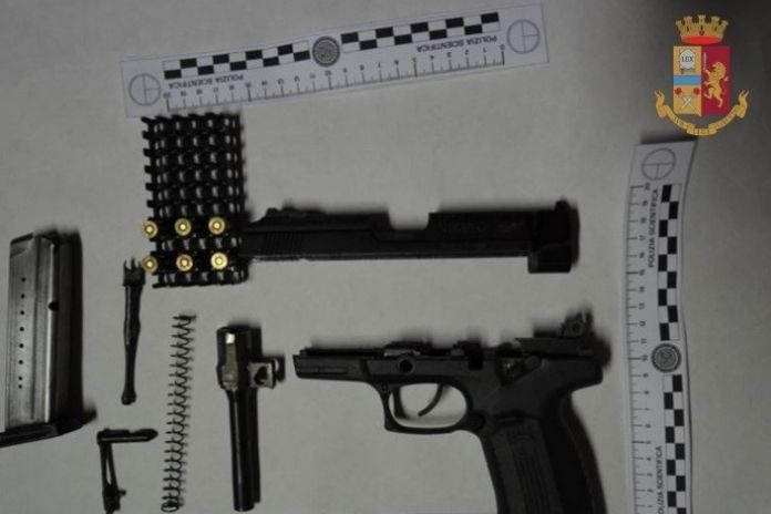 Salerno. Arrestati padre e figlia per porto abusivo di arma da fuoco