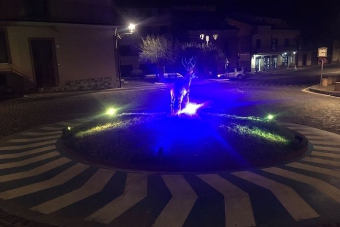 Provincia di Salerno. La piazza di Sanza si colora di giallo e azzurro contro la guerra