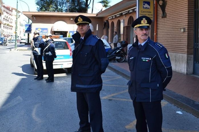 Cava de’ Tirreni. La Polizia Municipale ritrova un’ anziana donna deceduta in casa