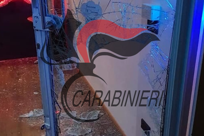 Ercolano: 35enne spacca il vetro di un bar per 10 euro, denunciato dai Carabinieri