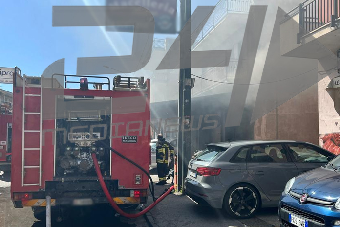 Pagani. Incendio in un negozio di Via Alcide De Gasperi