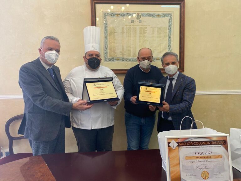 Scafati. Il Sindaco ringrazia la gelateria-pasticceria “Punto Freddo”, medaglia d’oro per la miglior colomba