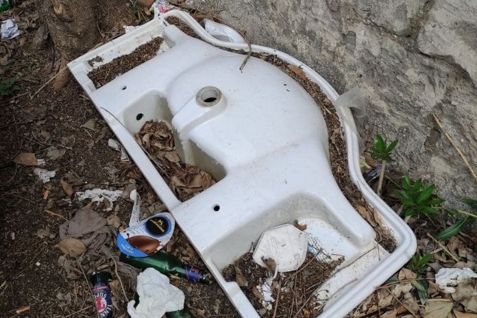 Nocera Inferiore. Quartiere Casolla: rifiuti abbandonati e degrado, la denuncia di Potere al popolo