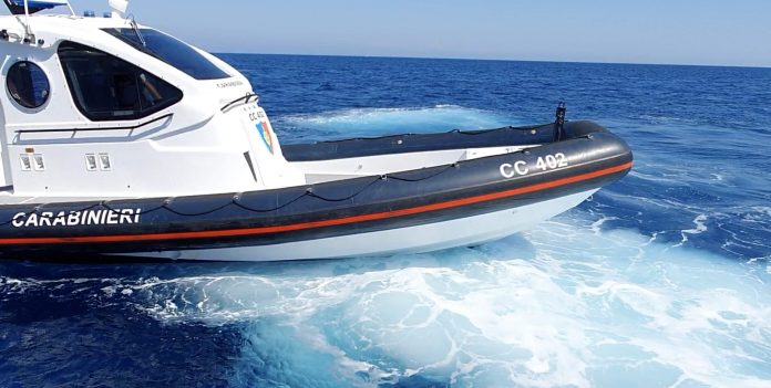 Capri: Turisti in gita entrano nella Grotta Azzurra, i Carabinieri denunciano 53enne￼