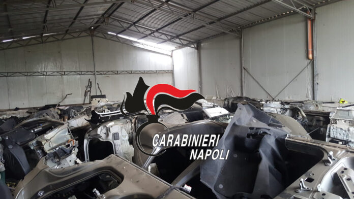 Poggiomarino. I rifiuti incastrano una donna. Carabinieri trovano auto rubata e telai